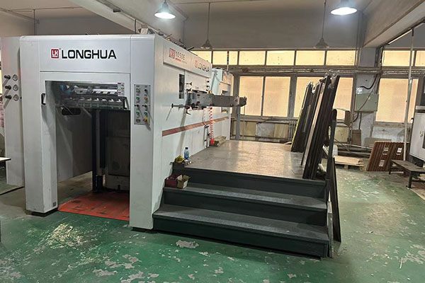 Automatic die cuting machine